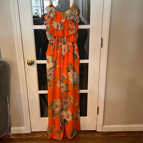 🧡 FLORAL JUMPSUIT 🧡 - Picture 1 of 5